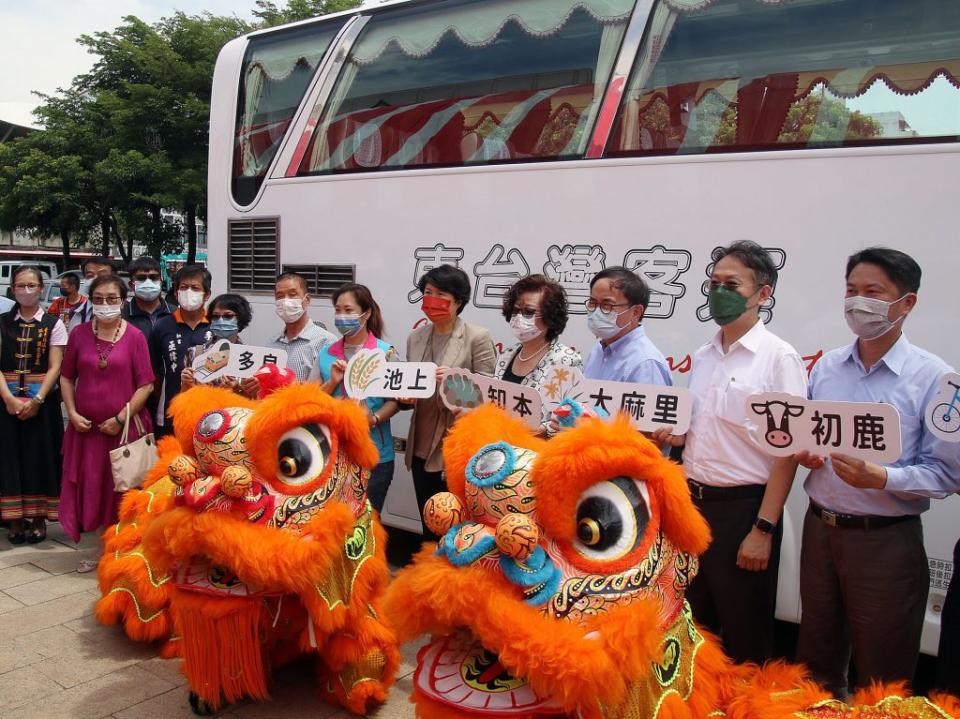 鼎東客運正式走入歷史，由東台灣接力，將持續進入鄉鎮，為台東鄉親服務。（記者鄭錦晴攝）