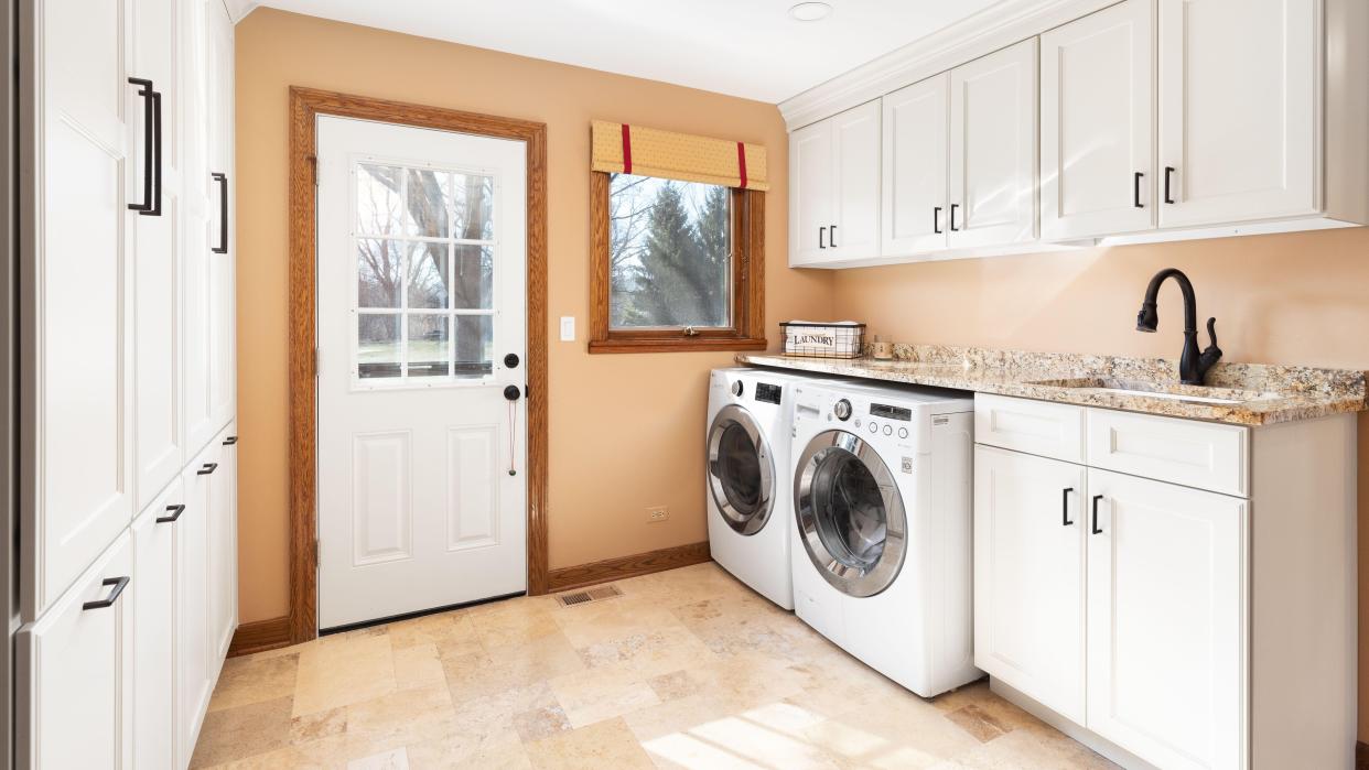  Laundry room with washing machine and dryer. 