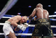 <p>The Most Brutal Photos From The Mayweather-McGregor Fight </p>