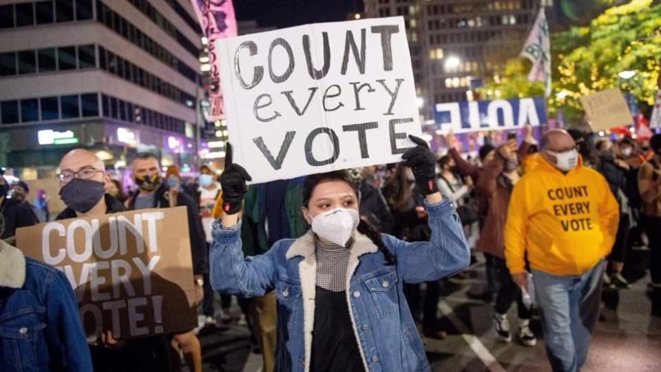 Protestas pidiendo el conteo de todos los votos.