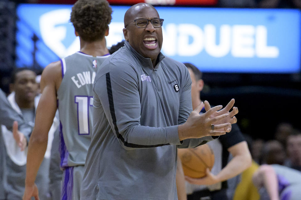 Sacramento Kings head coach Mike Brown reacts during the first half of the team's NBA basketball game against the New Orleans Pelicans in New Orleans, Tuesday, April 4, 2023. (AP Photo/Matthew Hinton)