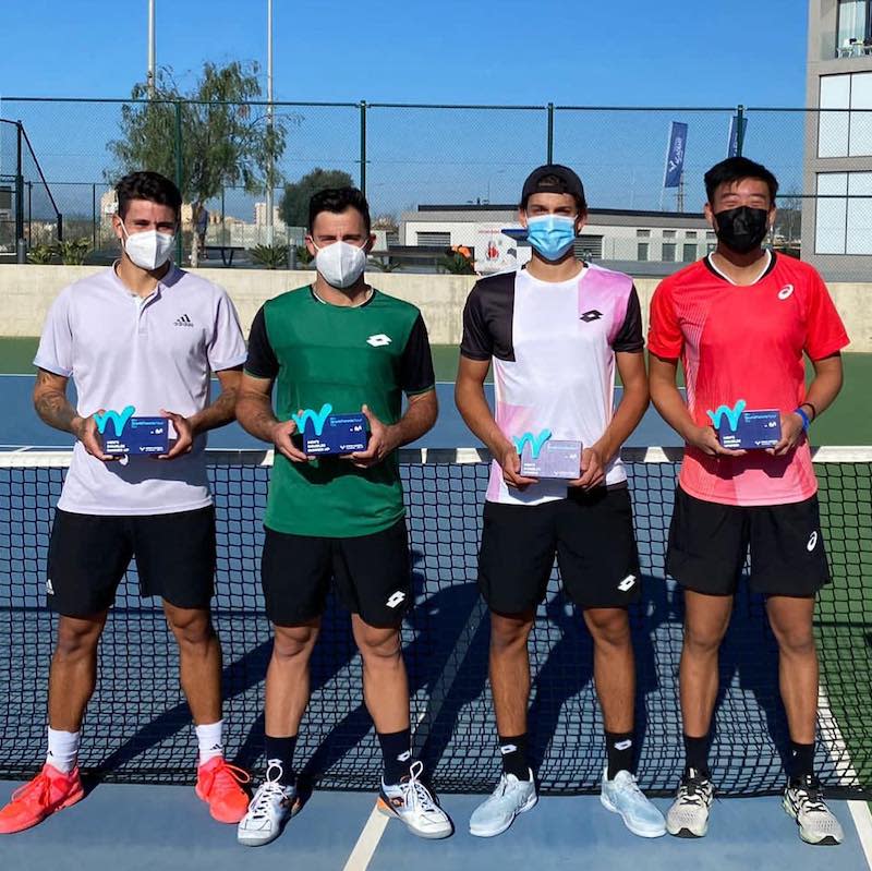 黃澤林（右）贏得首個成人職業賽男雙冠軍。（Credit : Rafa Nadal Academy)