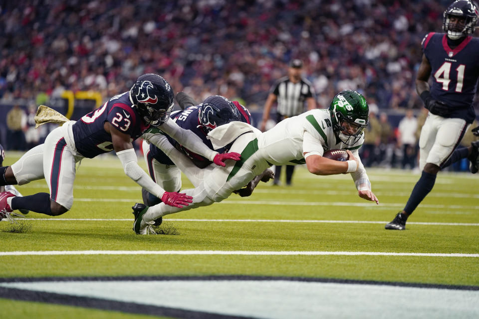 New York Jets quarterback Zach Wilson (2) carries for a touchdown against Houston Texans free safety Eric Murray (23) in the second half of an NFL football game in Houston, Sunday, Nov. 28, 2021. (AP Photo/Eric Smith)