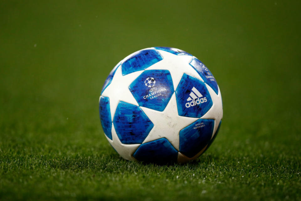 <p>Voici le ballon qui est utilisé pour la Ligue des Champions cette saison. Qu’en pensez-vous ? (crédit Getty) </p>