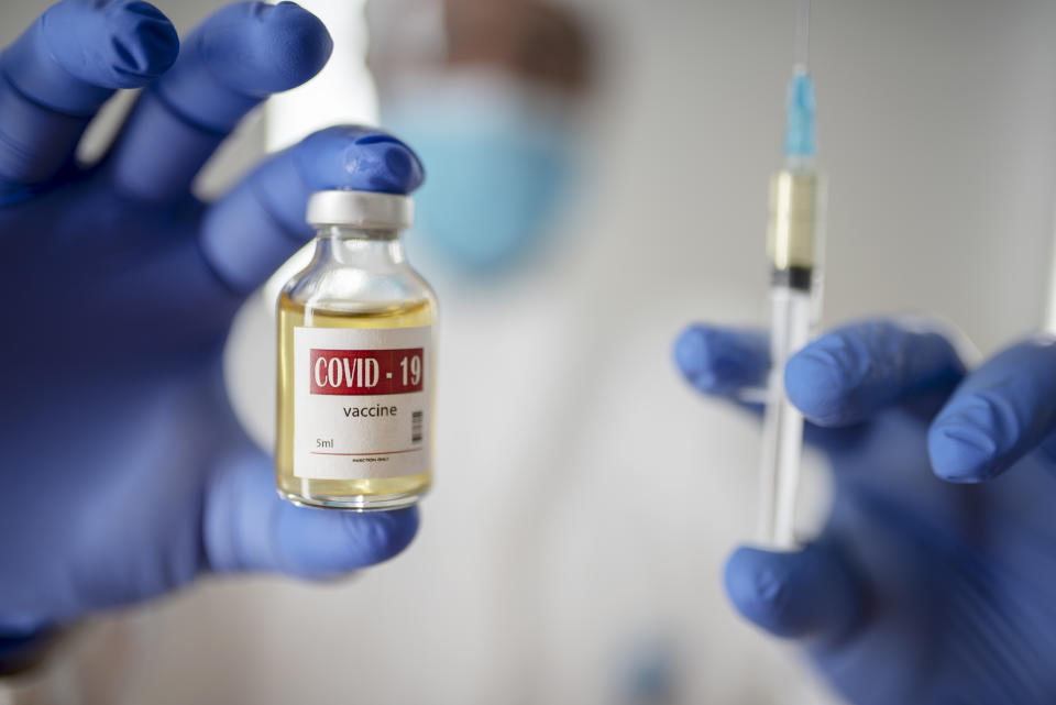 a series of photos showing the new coronavirus vaccine