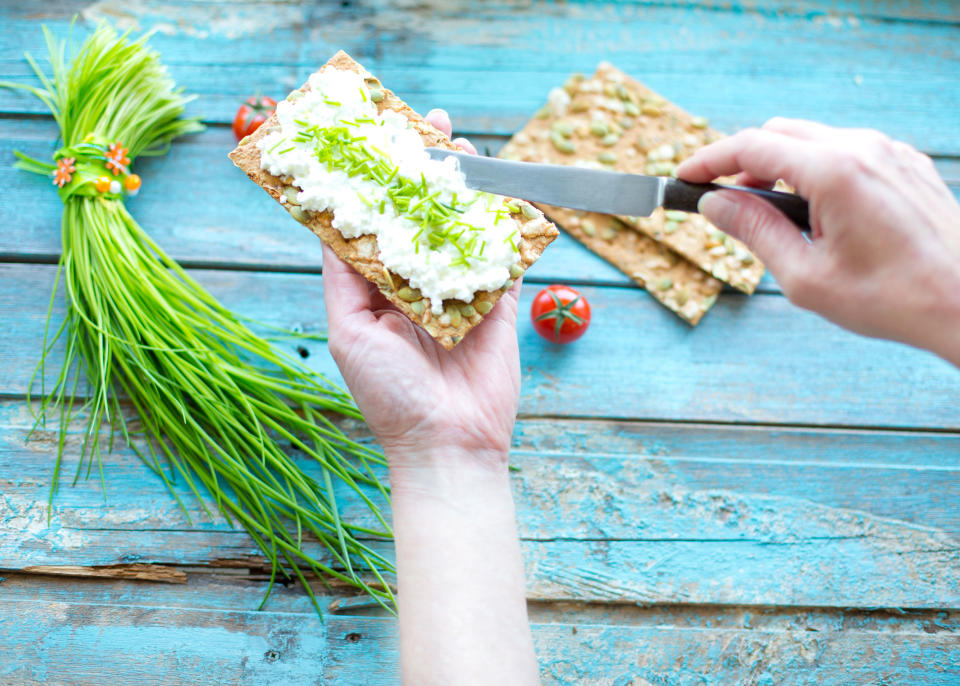 Mit Stickstoff und anderen Zutaten wird der Frischkäse besonders fluffig. (Bild: Getty Images)