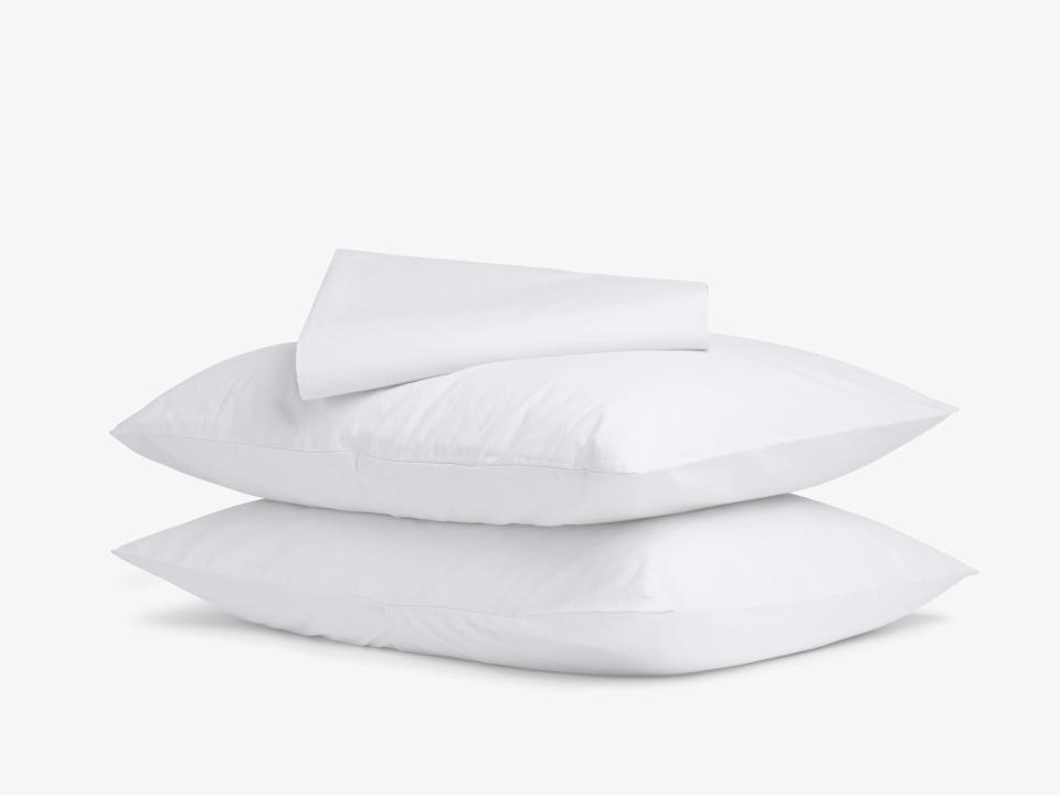 best cooling sheets, Two pillows and sheets on a white background