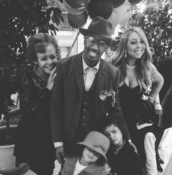 Nick Cannon, all smiles with his mom, kids Moroccan and Monroe, and ex-wife, Mariah Carey: “Happy Thanksgiving from all of us!! #FamilyFirst” -@nickcannon