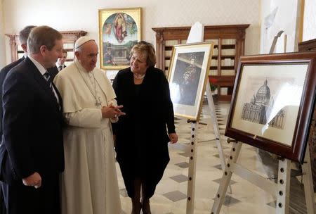 Pope Francis meets Irish Prime Minister Enda Kenny (L) and his wife Fionnuala (R) during a private audience in Vatican, November 28, 2016 . REUTERS/Alessandra Tarantino/Pool