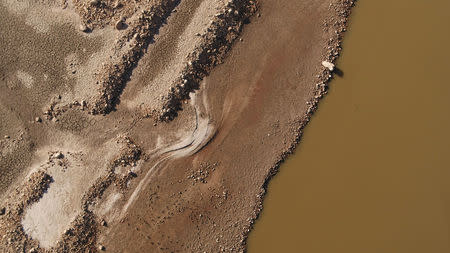 The Theewaterskloof dam, which supplies most of Cape Town's potable water is seen from above near Villiersdorp , South Africa, February 20, 2018. REUTERS/Mike Hutchings