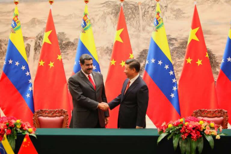 ”China está dispuesta a enriquecer la asociación estratégica [con Venezuela] y a hacer que los pueblos de los dos países se beneficien”, dijo ese país oriental al felicitar al reelecto mandatario latinoamericano