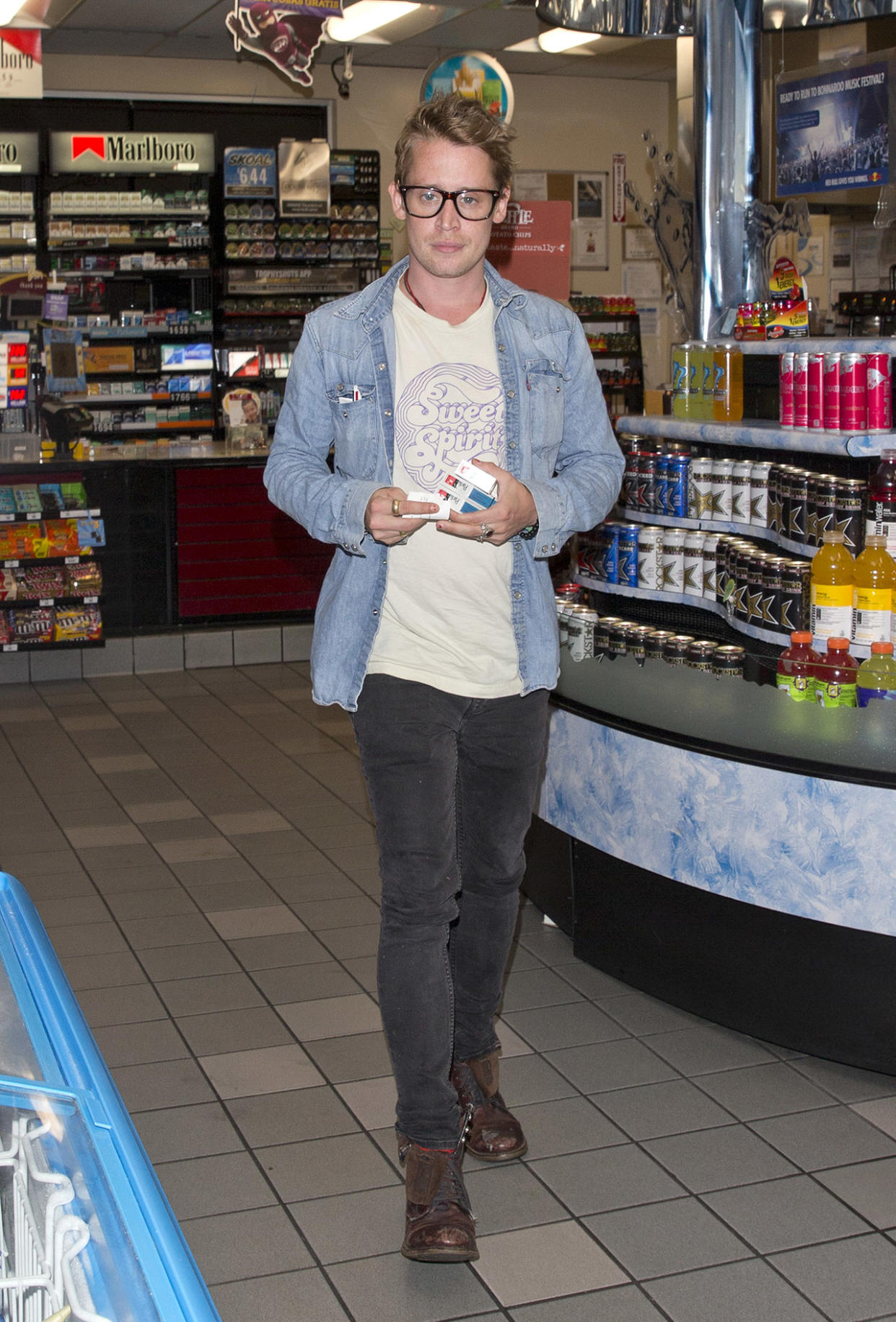 Child Actor Macaulay Culkin was seen picking up Three packets of Parliament Cigarettes as a Gas station on Sunset Blvd in West Hollywood, CA. Macaulay was looming fresh fced and in good spirits as he went to the gas station but decided to cover his face on the way out. He was in the back of the car with with Brenda Song while actor Seth Green sat in the front. <P> Pictured: Macaulay Culkin <B>Ref: SPL1543444  240717  </B><BR/> Picture by: SPW / Splash News<BR/> </P><P> <B>Splash News and Pictures</B><BR/> Los Angeles:310-821-2666<BR/> New York:212-619-2666<BR/> London:870-934-2666<BR/> photodesk@splashnews.com<BR/> </P>