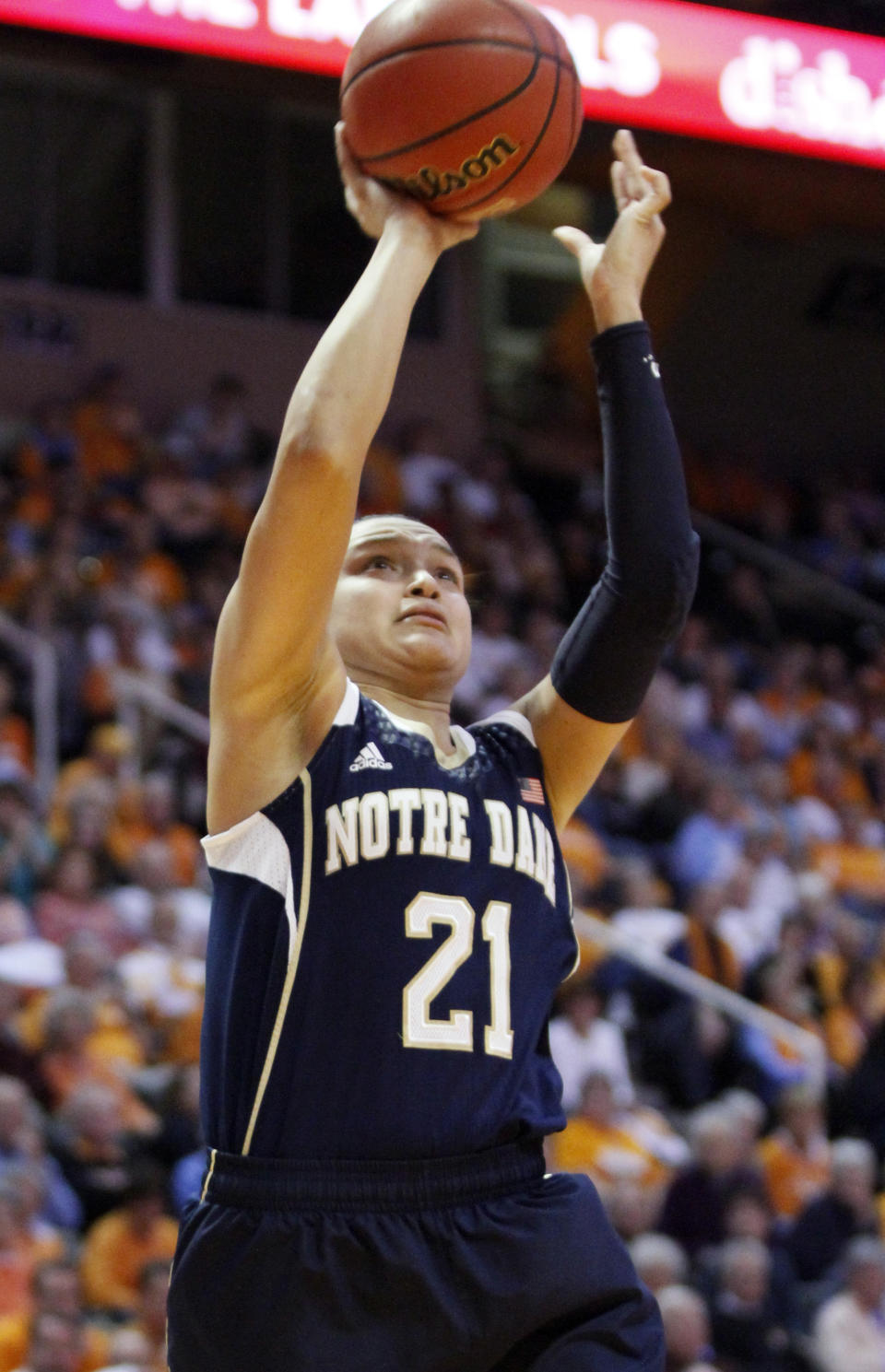 Notre Dame guard Kayla McBride (21) shoots in the second half of an NCAA college basketball game against Tennessee Monday, Jan. 20, 2014, in Knoxville, Tenn. Notre Dame won 86-70. (AP Photo/Wade Payne)