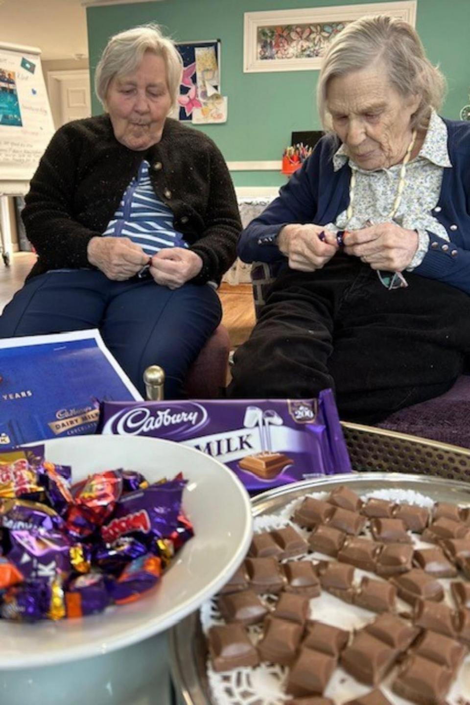 Oxford Mail: Oxford Beaumont residents with retro Cadbury products