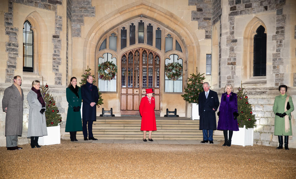 WINDSOR, ENGLAND - DECEMBER 08: Prince Edward, Earl of Wessex, Sophie, Countess of Wessex, Catherine, Duchess of Cambridge, Prince William, Duke of Cambridge, Queen Elizabeth II, Prince Charles, Prince of Wales, Camilla, Duchess of Cornwall and Princess Anne, Princess Royal wait to thank local volunteers and key workers for the work they are doing during the coronavirus pandemic and over Christmas in the quadrangle of Windsor Castle on December 8, 2020 in Windsor, England (Photo by Pool/Samir Hussein/WireImage)