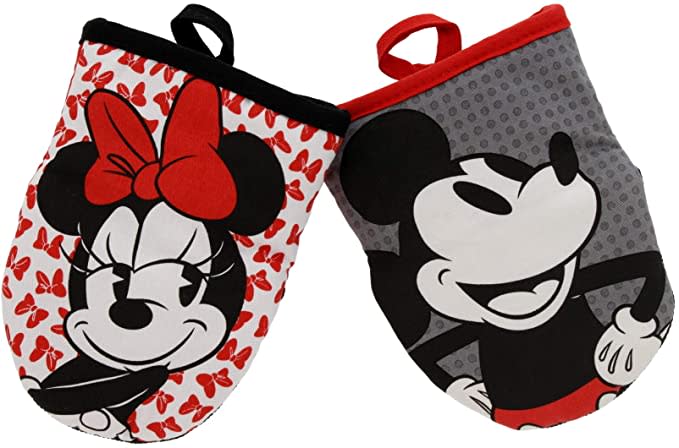 Disney Kitchen Neoprene Mini Oven Mitts, 2pk-Heat Resistant Oven Gloves with Insulation Ideal for Handling Hot Kitchenware-Non-Slip Grip, Hanging Loop, 5.5 x 7 Inches - Minnie Bows and Mickey Dots. (Photo: Amazon SG)