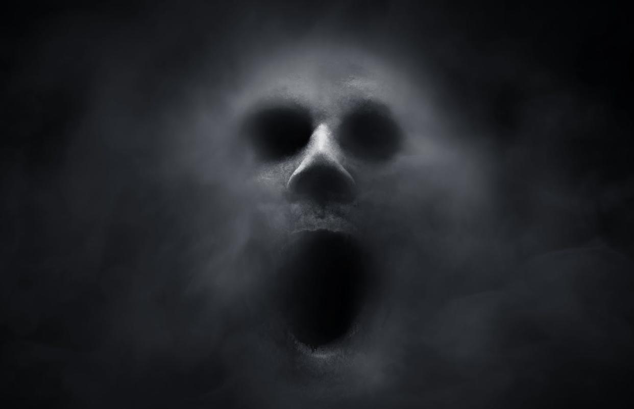 <a href="https://www.shutterstock.com/es/image-photo/scary-ghost-on-dark-background-2025647777" rel="nofollow noopener" target="_blank" data-ylk="slk:FOTOKITA/Shutterstock;elm:context_link;itc:0;sec:content-canvas" class="link ">FOTOKITA/Shutterstock</a>