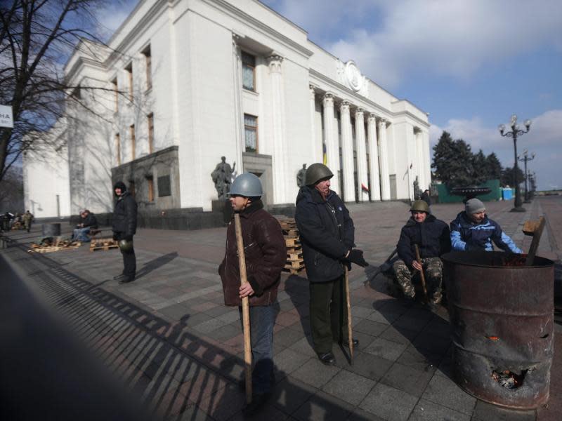 Die bisherige Opposition hatte nach monatelangen Protesten die Macht in Kiew übernommen und rasch alle wichtigen Posten besetzt. Foto: Maxim Shipenkov