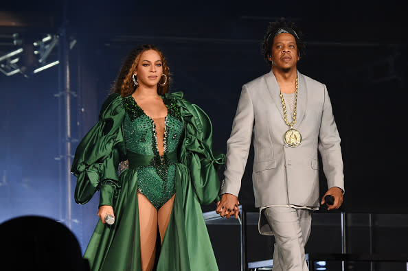 <p>Beyoncé et Jay-Z, qui forment l’un des couples les plus populaires de ces dernières années, se sont mariés en 2008. Entourées de leurs proches, les deux stars ont renouvelé leurs vœux six ans plus tard, soit en 2014, sur une plage privée en Corse. Crédit photo : Getty Images </p>