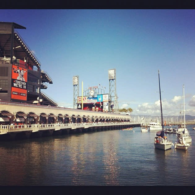 Boats are settling into McCovey Cove before Game 1 of the #WorldSeries (via <a href="https://twitter.com/YSportsEvan" rel="nofollow noopener" target="_blank" data-ylk="slk:@ysportsevan;elm:context_link;itc:0;sec:content-canvas" class="link ">@ysportsevan</a>)