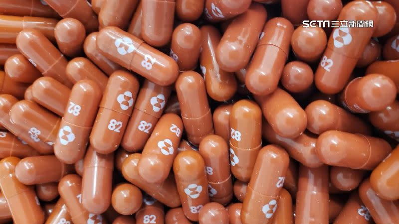 國內目前到貨量，大約有70萬份的輝瑞口服藥。