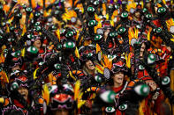 <p>Members of the samba school Grupo Especial Rosas de Ouro take part in the carnival celebration at the Anhembi sambodrome in Sao Paulo, Brazil, Feb. 10, 2018. (Photo: Sebastiao Moreira/EPA-EFE/REX/Shutterstock) </p>
