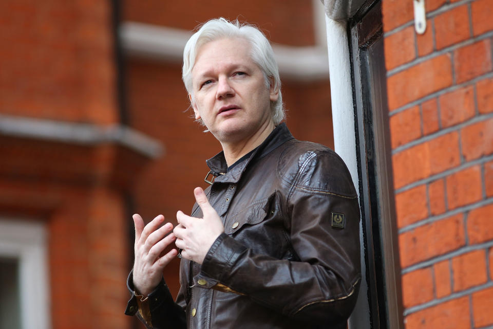 WikiLeaks-Gründer Julian Assange lebt derzeit in der ecuadorianischen Botschaft in London. (Bild: Getty Images)