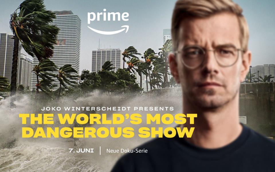 In der neuen Doku-Serie "Joko Winterscheidt Presents: The World's Most Dangerous Show" (Prime Video) begibt sich der Moderator auf die Suche nach Lösungen der Klimakatastrophe. (Bild: Amazon Prime Video)