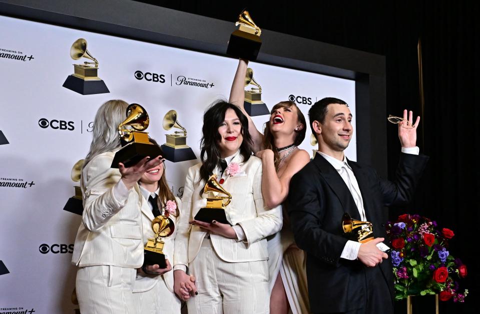 <h1 class="title">TOPSHOT-US-ENTERTAINMENT-MUSIC-GRAMMYS-AWARD-PRESS ROOM</h1><cite class="credit">FREDERIC J. BROWN/Getty Images</cite>