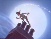 Die Geschichte des Jungen, der niemals erwachsen werden wollte, kennt jeder. "Peter Pan" (1953) ist einer der erfolgreichsten Disney-Filme und erzählt davon, wie der Titelheld zusammen mit Wendy und ihren Brüdern ins Traumreich Nimmerland reist, wo fantastische Abenteuer - und natürlich der fiese Kapitän Hook - auf sie warten. Der Film basiert auf den Kindergeschichten von James Matthew Barrie. (Bild: Disney)