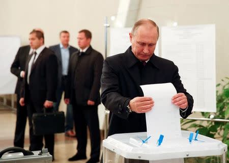 Russian President Vladimir Putin casts his ballot at a polling station during a parliamentary election in Moscow, Russia, September 18, 2016. REUTERS/Grigory Dukor