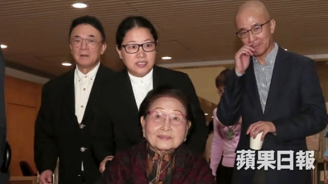 羅啟瑞陣營，左起二子羅旭瑞、羅老太僕人、羅老太、六子羅啟瑞