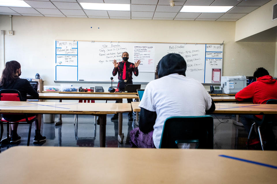 Brashawn Washington with students