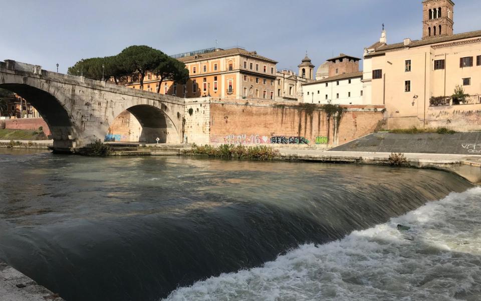 Pleasure boats can currently only sail upstream of the weir by Tiber Island - Nick Squires