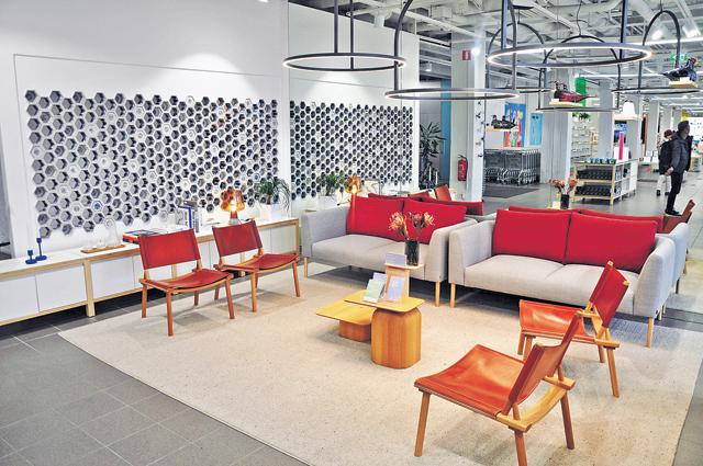 Arabia家具展覽空間，逛着如看高級版的IKEA，我尤喜其六角蜂巢磚嵌成的牆隔。（馮柏偉攝）