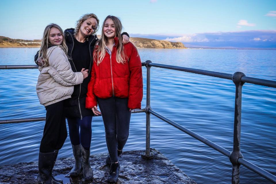 Rebecca Hinde and her daughters (Rebecca Hinde)