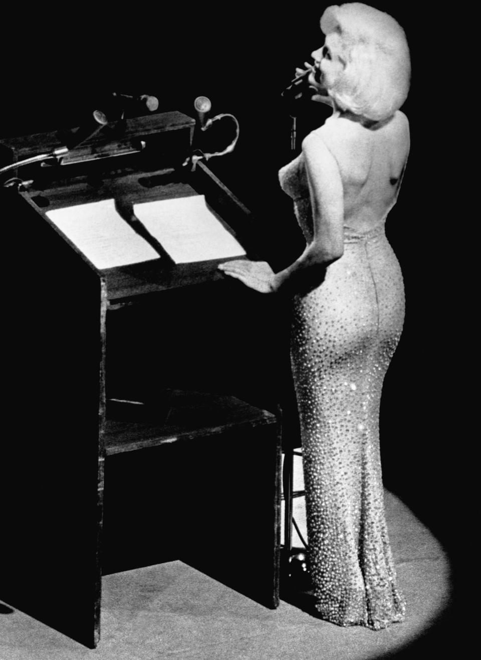 Marilyn Monroe Singing 