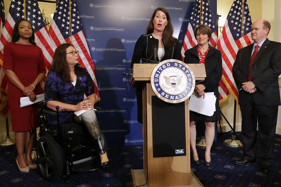 <p>En novembre 2016, Tammy Duckworth est élue sénatrice, après dix ans à la Chambre des représentants. Elle est donc le premier membre du Congrès né en Thaïlande et la première amputée des deux jambes. Crédit photo : Getty Images </p>