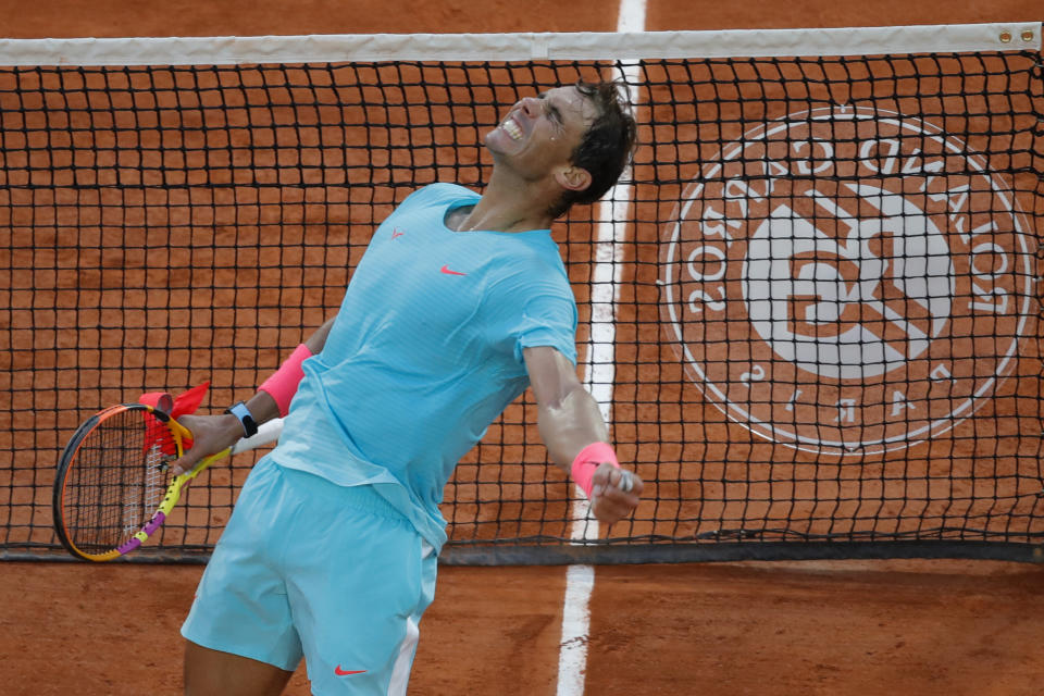 Rafael Nadal celebra tras vencer a Diego Schwartzman en las semifinales del Abierto de Francia, el viernes 9 de octubre de 2020, en París. (AP Foto/Christophe Ena)