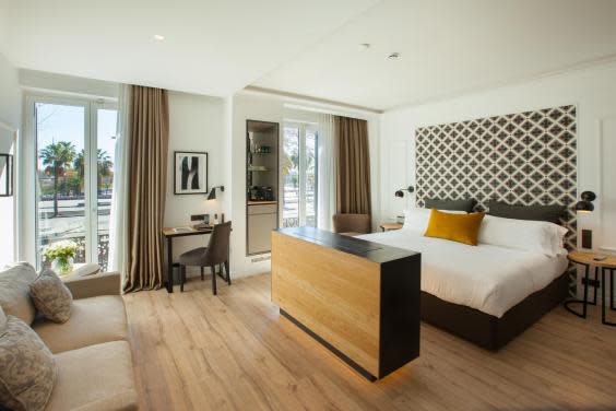 Stylish design in The Serras‘ spacious junior suite (The Serras)