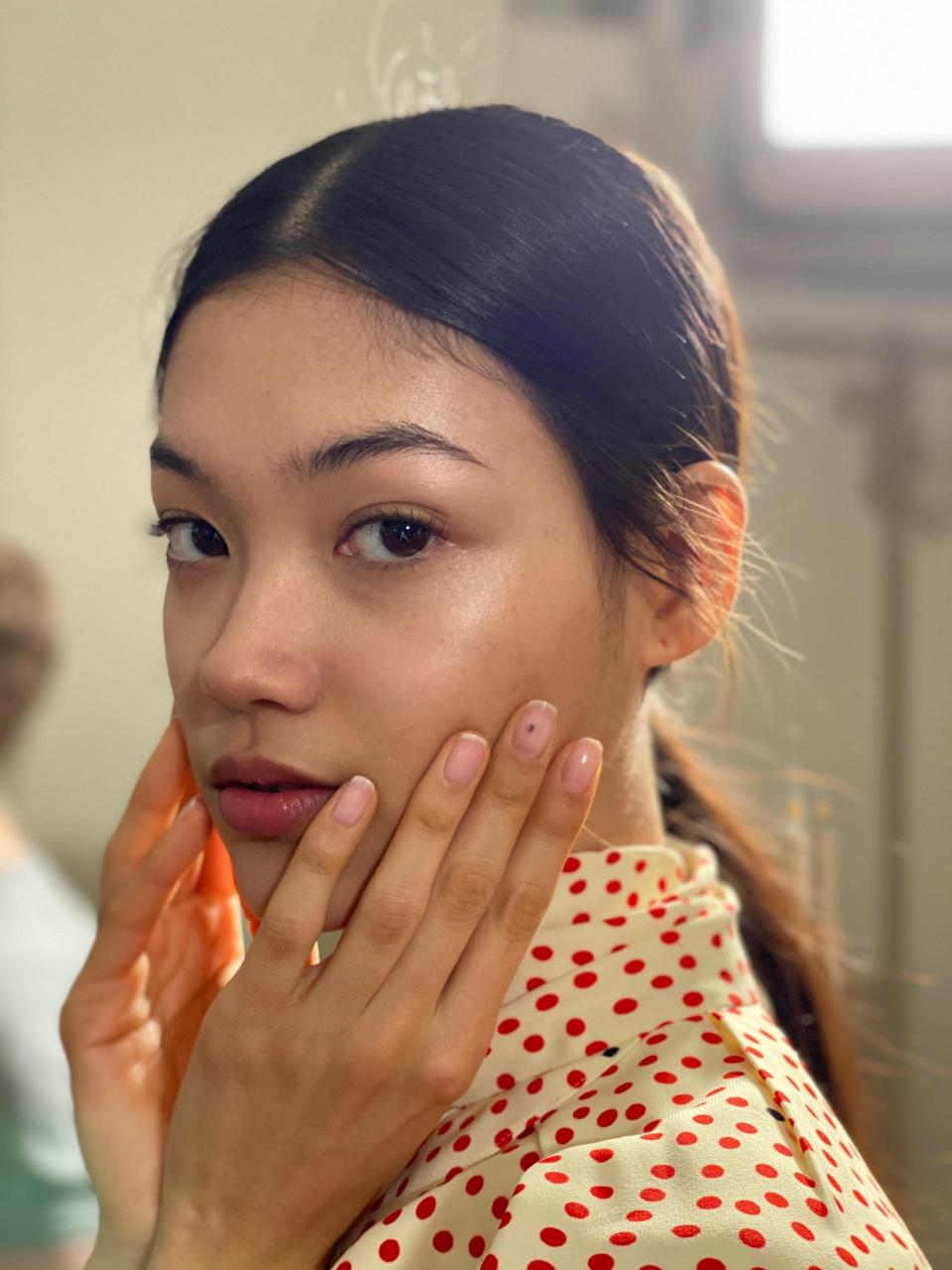 A model backstage at Victoria Beckham (Victoria Beckham )