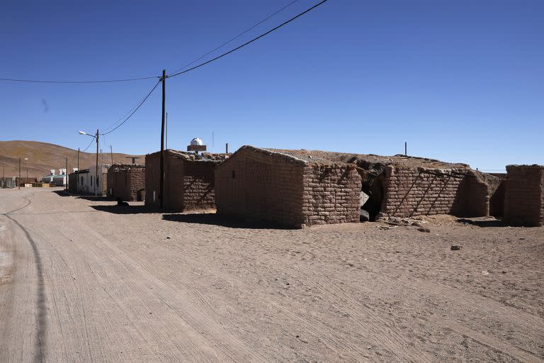 En Olacapato, las casas son de ladrillos de adobe y un diseño similar