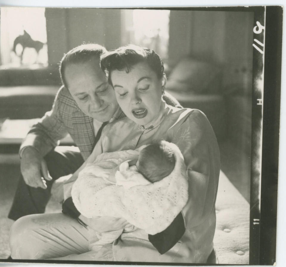 Luft (right) and Garland were married for 13 years and had two children, Lorna and Joey.&nbsp; (Photo: Courtesy of SHOWTIME)