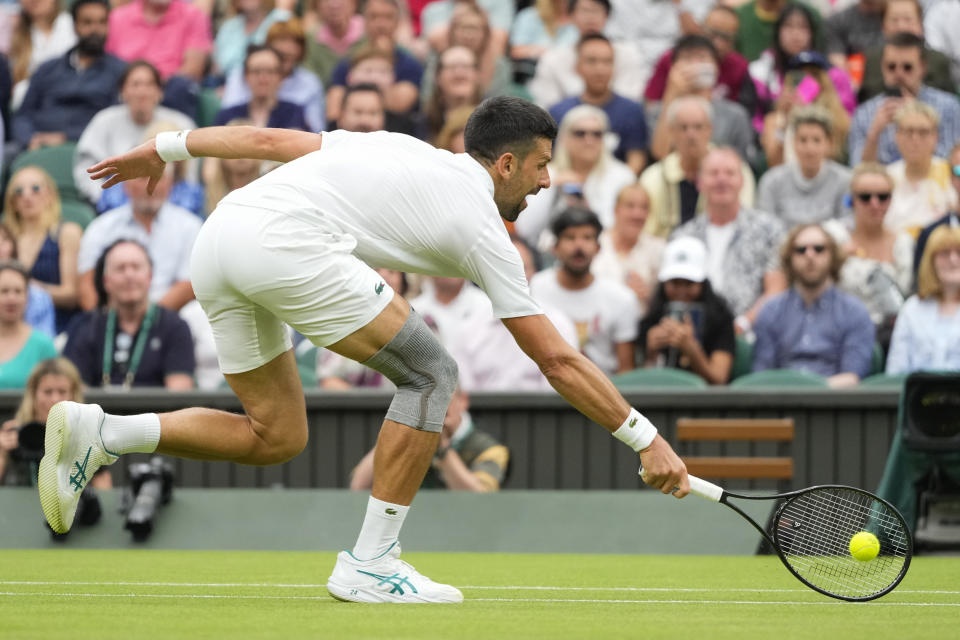 Novak Djokovic wins his first match at Wimbledon with a sleeve on his