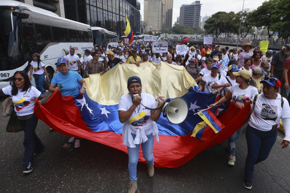 Trabajadores sindicales marchan en el Día Internacional de los Trabajadores en Caracas, Venezuela, el miércoles 1 de mayo de 2024. (AP Foto/Jesús Vargas)