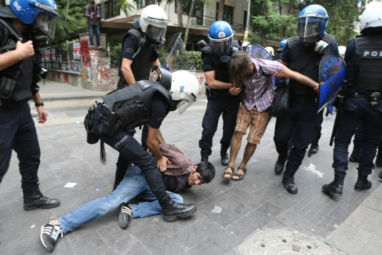 Demonstrators are detained by Turkish police on July 25, 2015 in Ankara during a protest condemning a suicide bombing, that killed 32 activists in the Turkish border town of Suruc