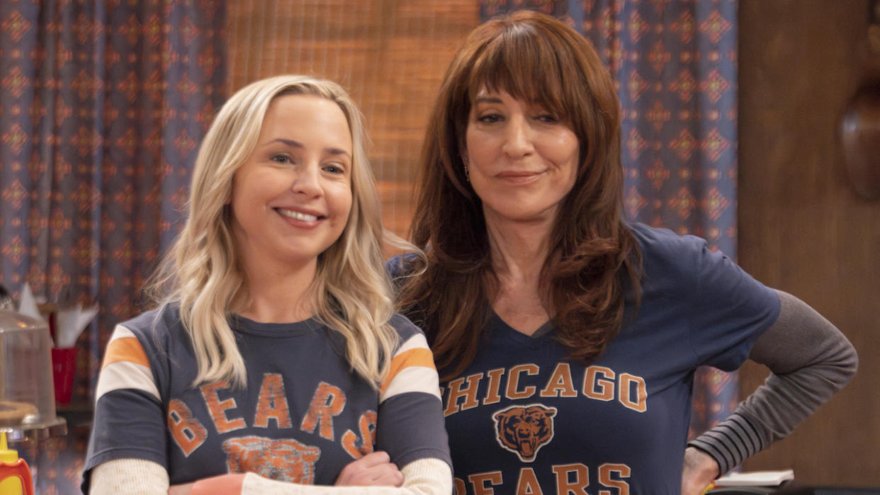  Becky and Louise in Chicago Bears shirts working in The Lunch Box on The Conners. 