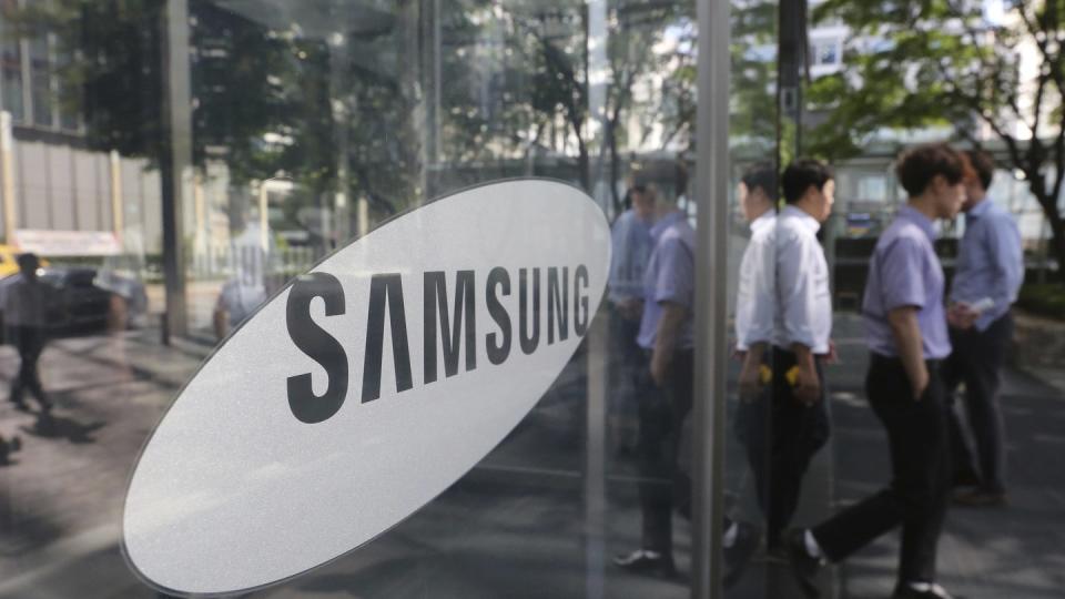 Im Geschäft mit Displays und Smartphones hat es Samsung wiederum mit wachsender Konkurrenz aus China zu tun. Foto: Ahn Young-Joon/AP