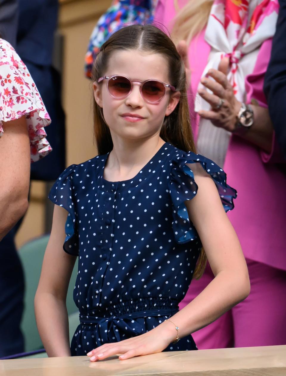 Princess Kate appears at Wimbledon tennis match!She looks good and remains elegant. The purple dress and handbag she wears are also from British brands.