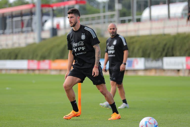 Marcos Senesi vuelve a ser tenido en cuenta gracias a su buen presente en el fútbol inglés